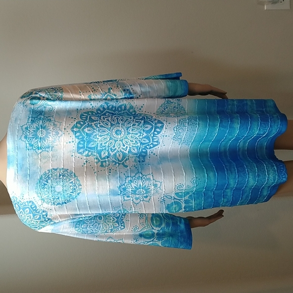 Time And Tru Blue/White Floral Mandela Pattern V Neck Long Sleeve Flowy Shirt - Picture 4 of 8